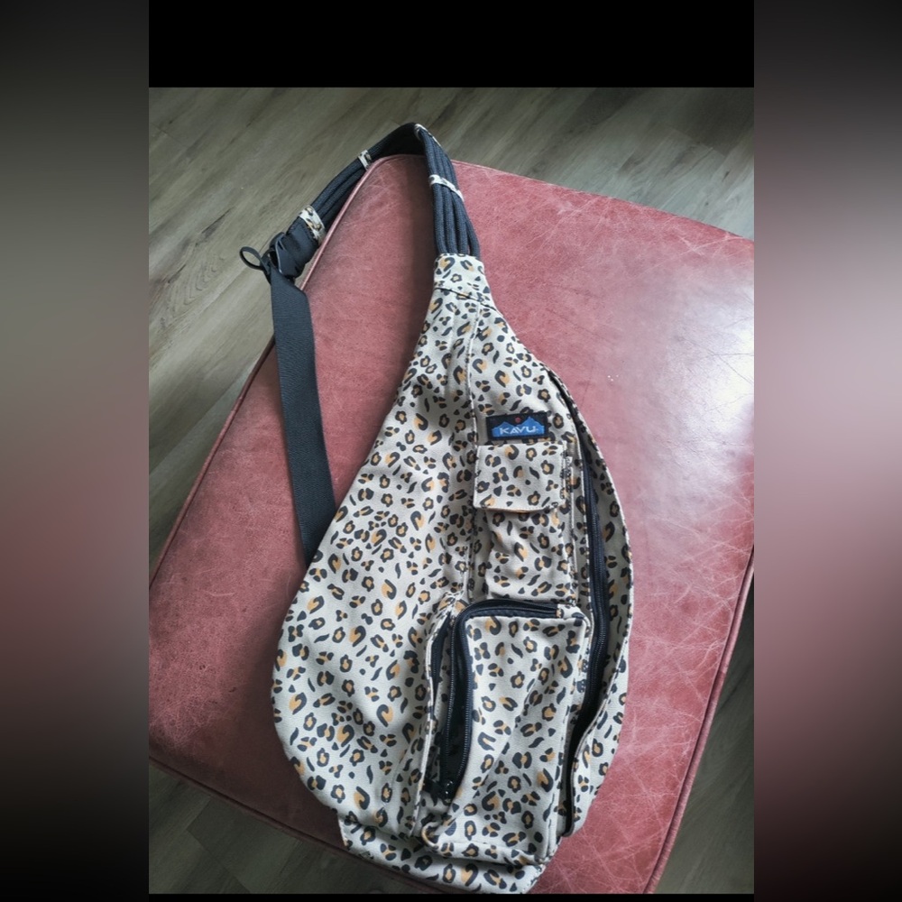 Kavu leopard sling bag